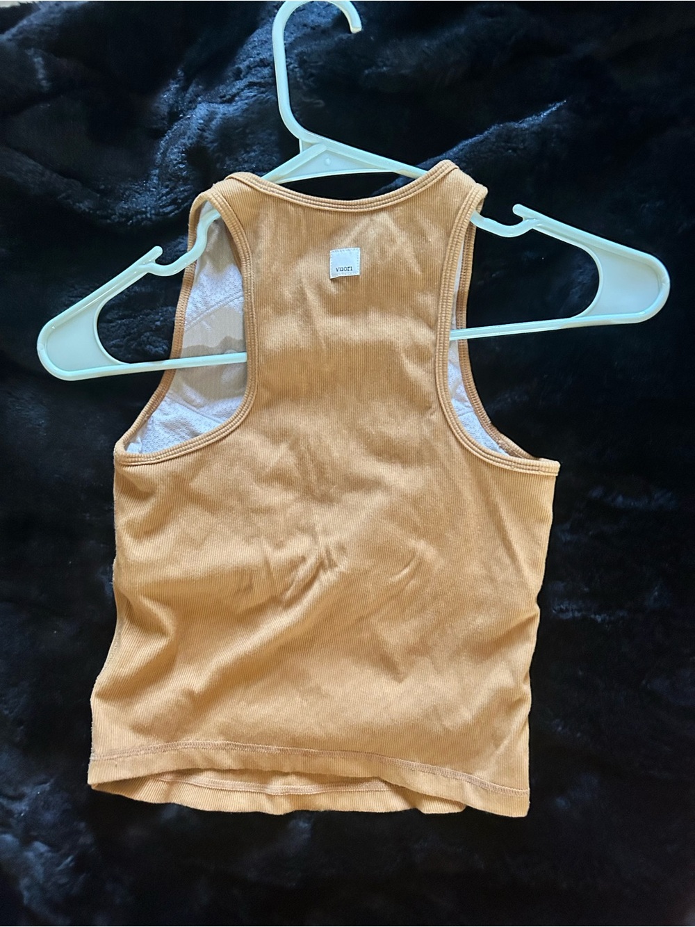 Vuori Women’s Pose Plyo Tank Camel X-Small Built In Bra Activewear Yoga - Picture 2 of 5